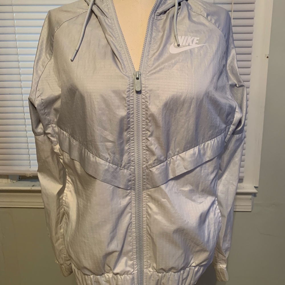 🚨🚨 FINAL SALE 🚨🚨White/Grey Nike Wind Breaker